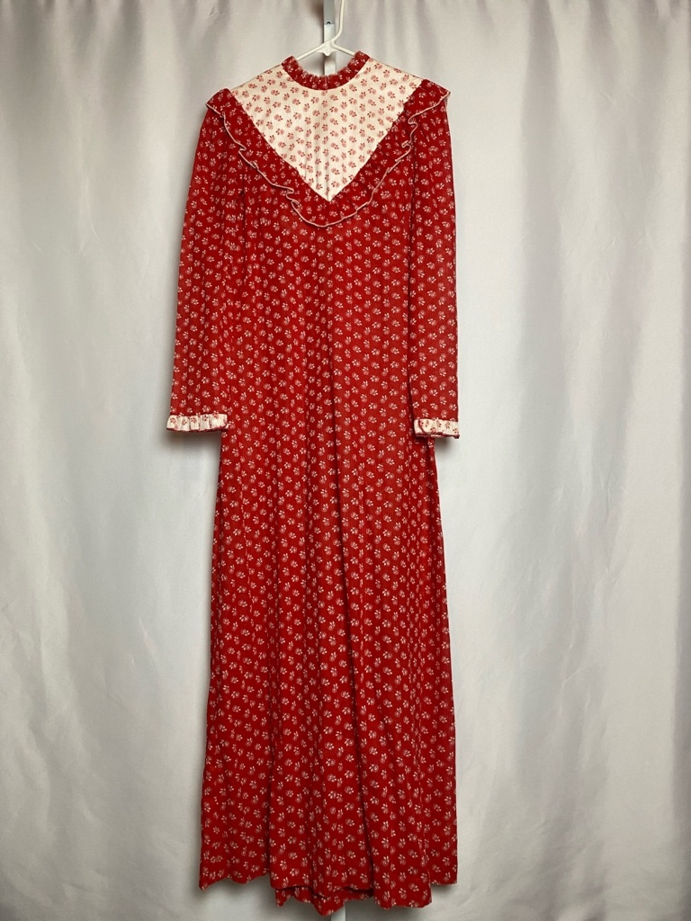 Vintage Red Floral Long Sleeve Mu’umu’u with Contrast Yoke and Ruffle Trim 12